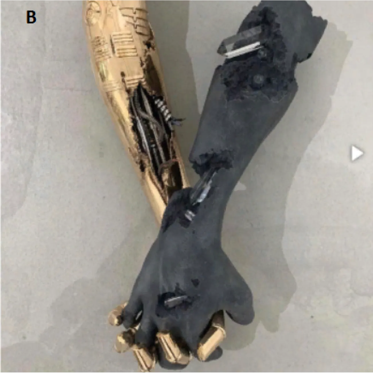 Настенное украшение в виде рук Erosion