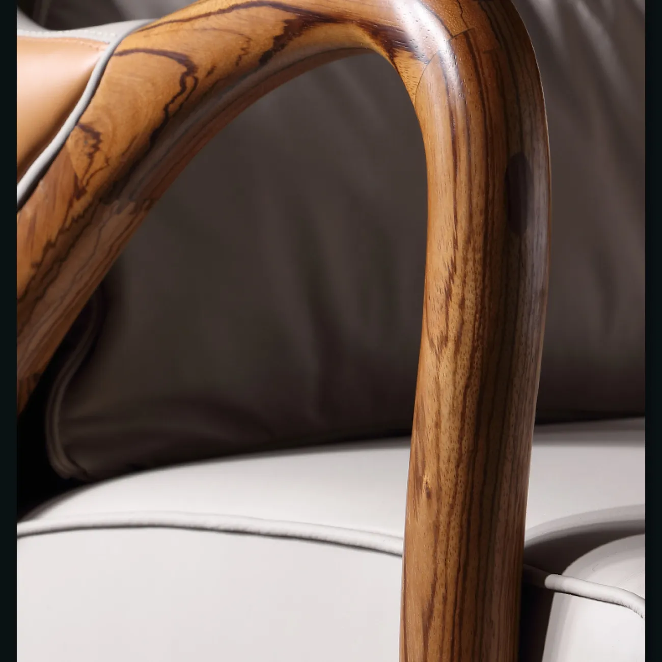 Кожаное кресло для отдыха из массива дерева KASKOM 37298-29 Кожаное кресло для отдыха из массива дерева KASKOM 37298-29