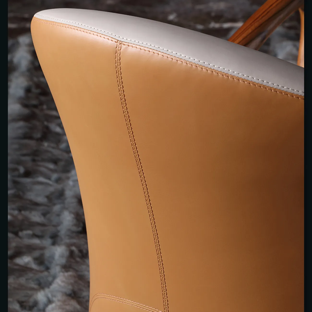 Кожаное кресло для отдыха из массива дерева KASKOM 37298-29 Кожаное кресло для отдыха из массива дерева KASKOM 37298-29