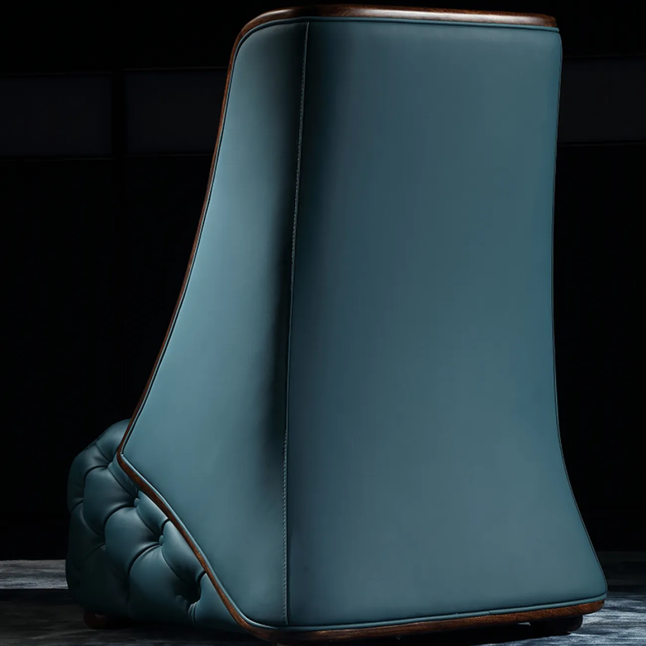 Кожаное кресло для отдыха Из черного дерева с высокой спинкой KASKOM 37300-29