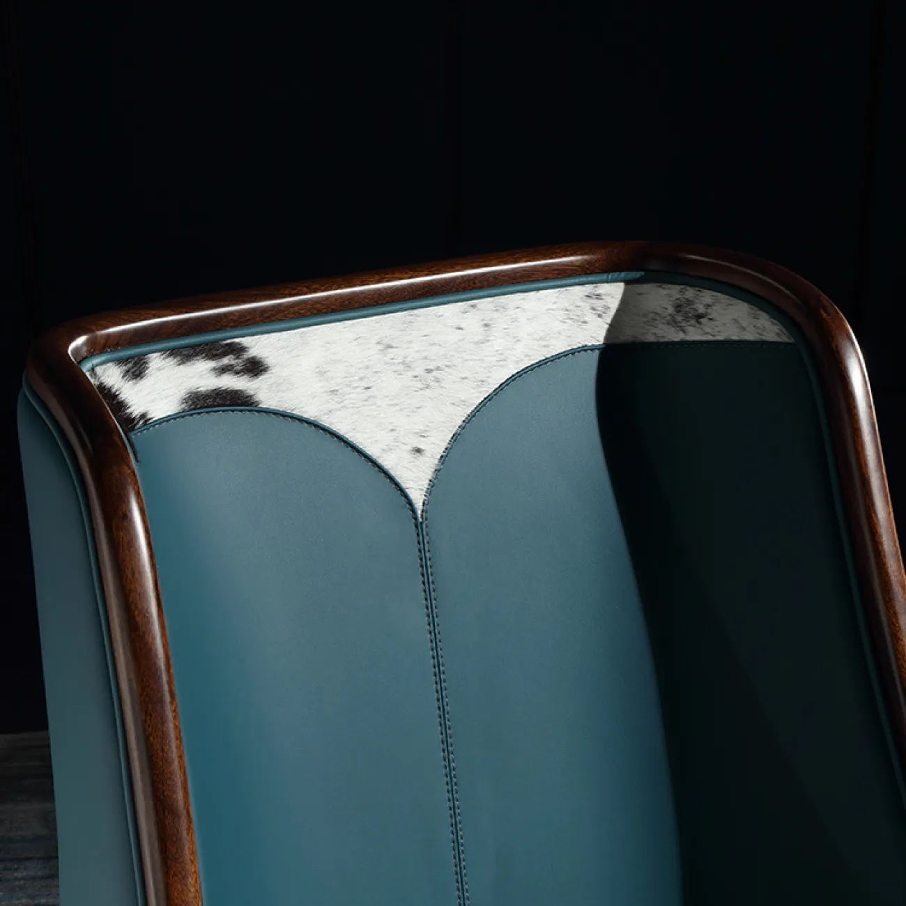 Кожаное кресло для отдыха Из черного дерева с высокой спинкой KASKOM 37300-29