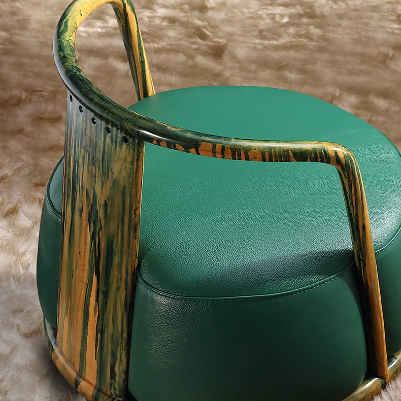 Итальянское кожаное кресло для отдыха с оригинальным дизайном KASKOM 37302-29