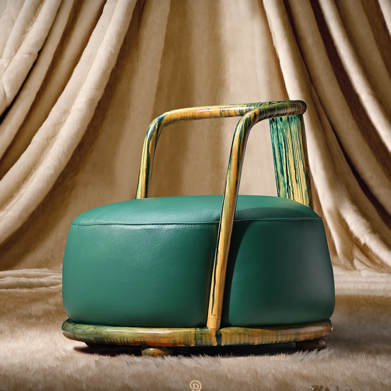 Итальянское кожаное кресло для отдыха с оригинальным дизайном KASKOM 37302-29