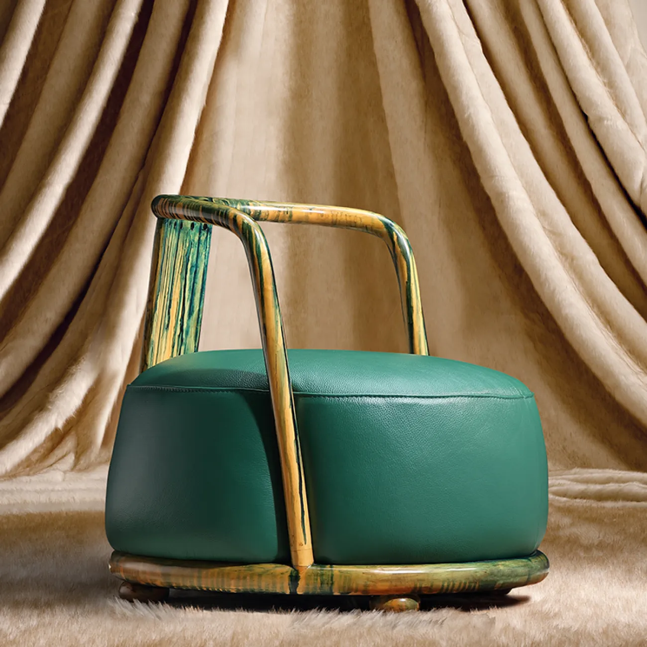 Итальянское кожаное кресло для отдыха с оригинальным дизайном KASKOM 37302-29