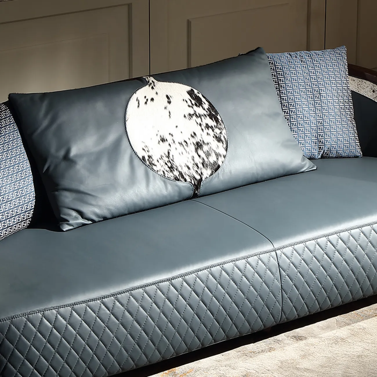  Кожаный диван из массива дерева KASKOM 37303-29