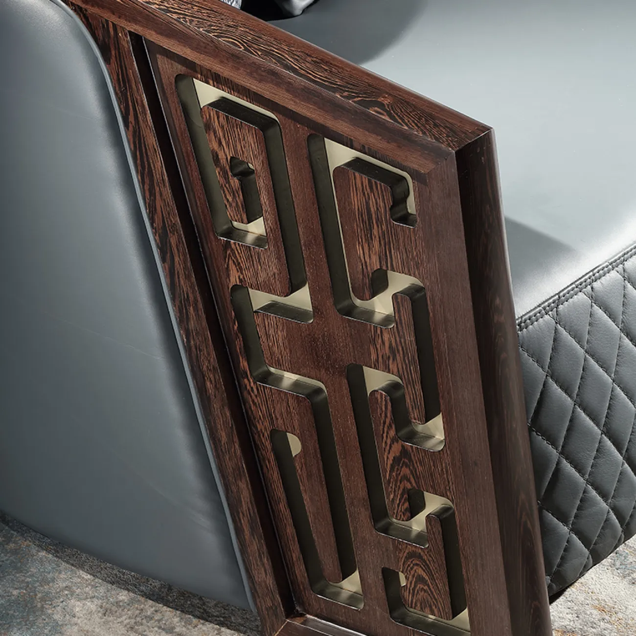  Кожаный диван из массива дерева KASKOM 37303-29