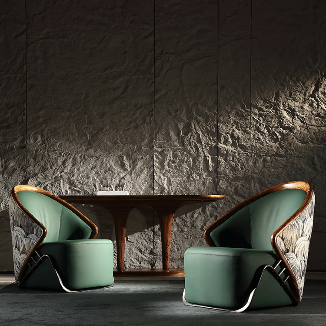 Оригинальное кожаное кресло для отдыха из цельного дерева KASKOM 37306-29