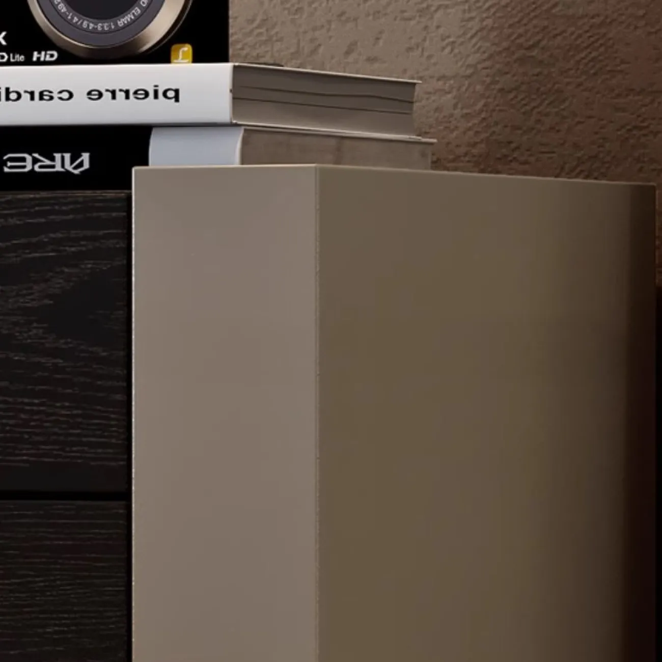 Дизайнерская прикроватная тумбочка из массива дерева KBOOS 35783-29