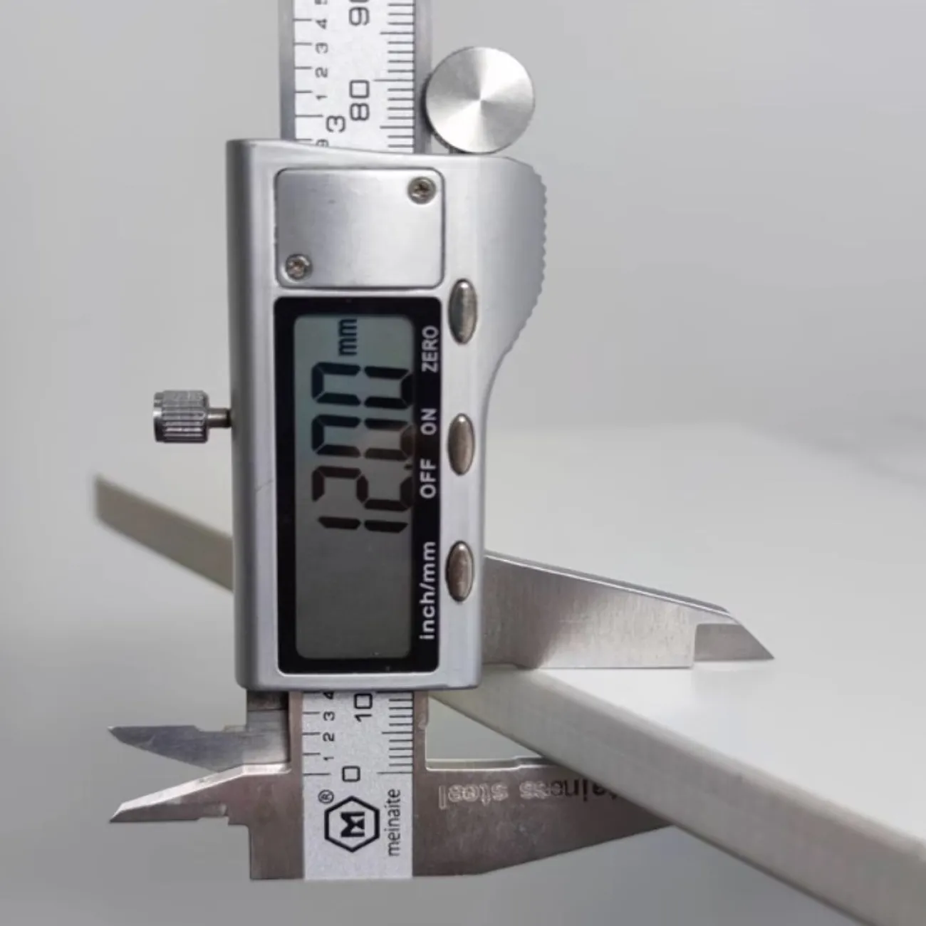 Обеденный стол из массива дерева и каменной плиты LanLan 35924-29 Обеденный стол из массива дерева и каменной плиты LanLan 35924-29