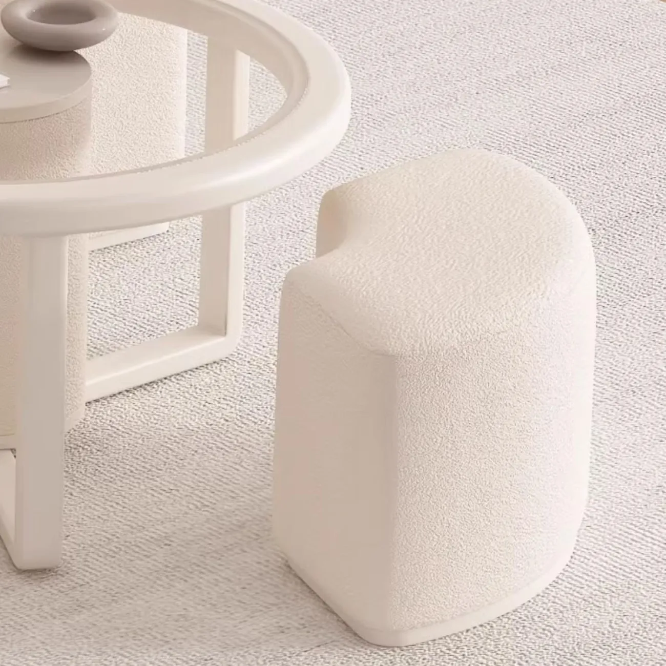 Круглый кремовый журнальный столик из массива дерева LanLan 35925-29 Круглый кремовый журнальный столик из массива дерева LanLan 35925-29