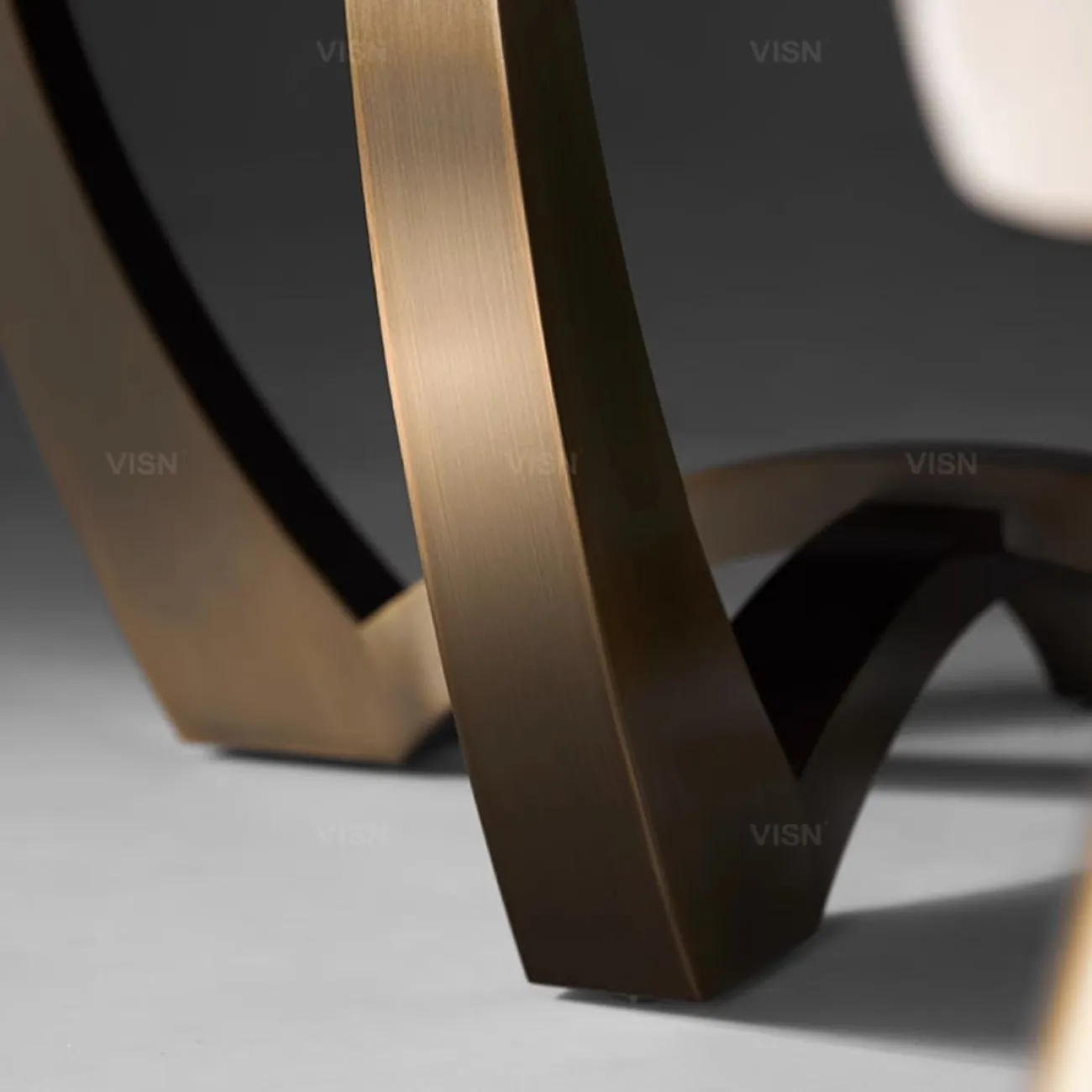 Роскошный круглый обеденный стол из массива дерева  LUXURY VISN 35816-29