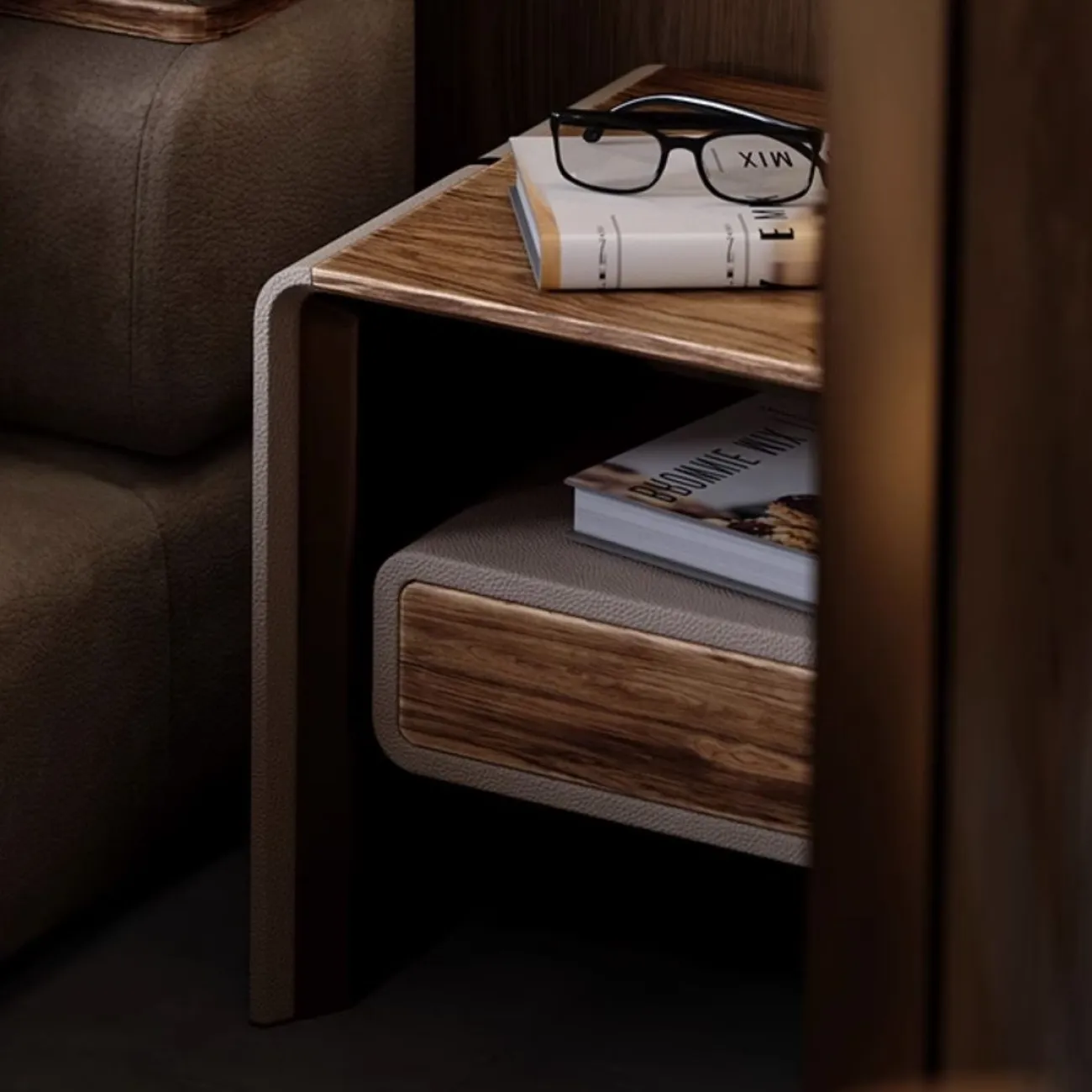 Роскошный прикроватный столик из массива дерева LUXURY VISN 35871-29 Роскошный прикроватный столик из массива дерева LUXURY VISN 35871-29