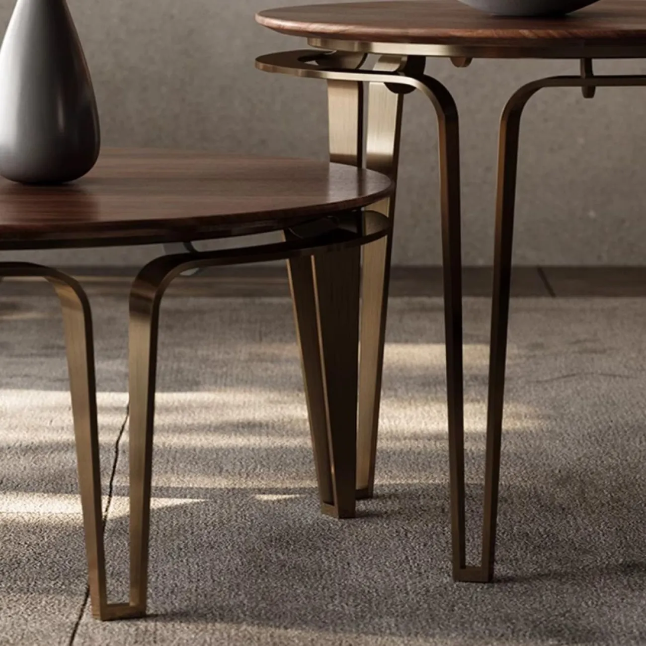 Лёгкий журнальный столик из чёрного ореха LUXURY VISN 35896-29