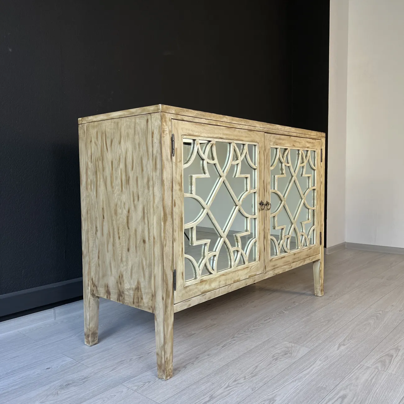 Аккуратный дизайнерский комод LaLume MB9750-1330