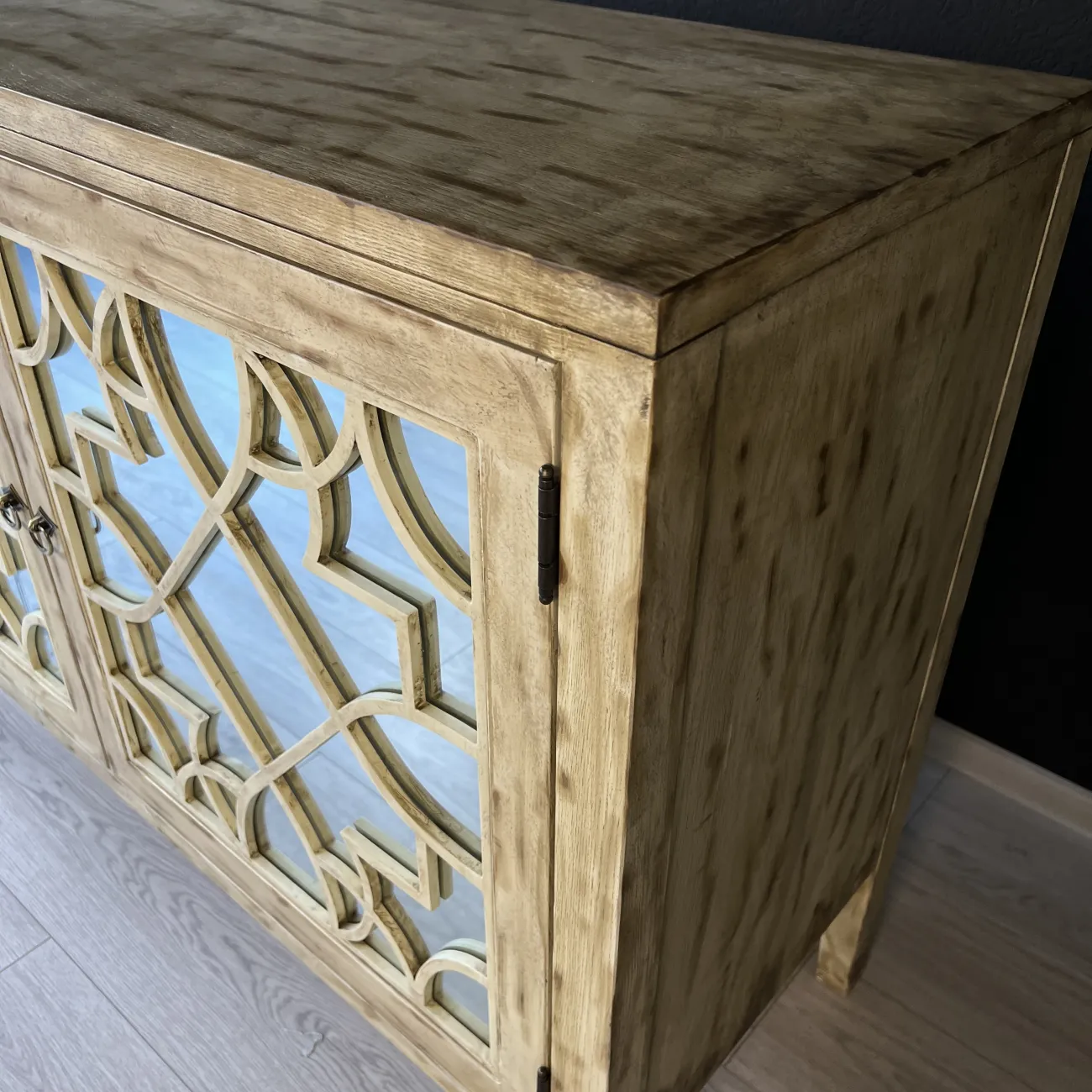 Аккуратный дизайнерский комод LaLume MB9750-1330