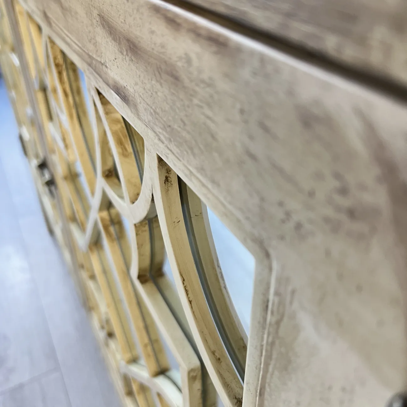 Аккуратный дизайнерский комод LaLume MB9750-1330