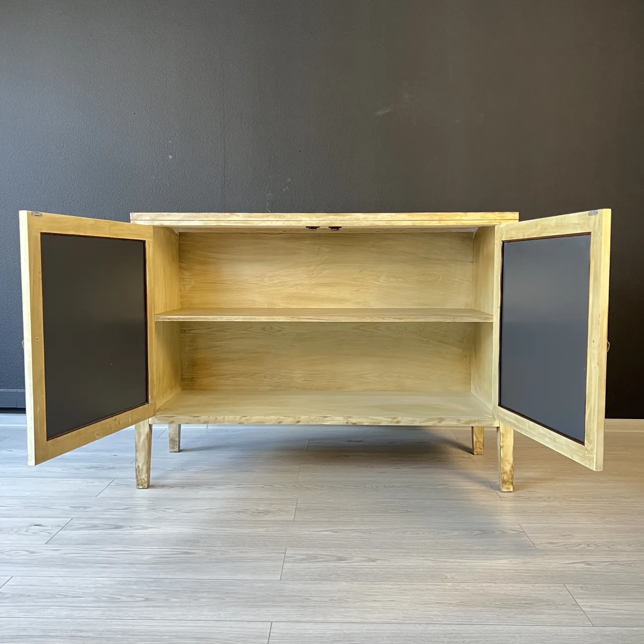 Аккуратный дизайнерский комод LaLume MB9750-1330