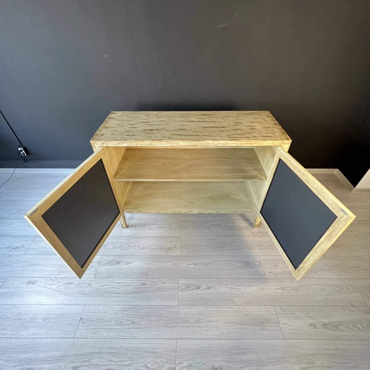 Аккуратный дизайнерский комод LaLume MB9750-1330