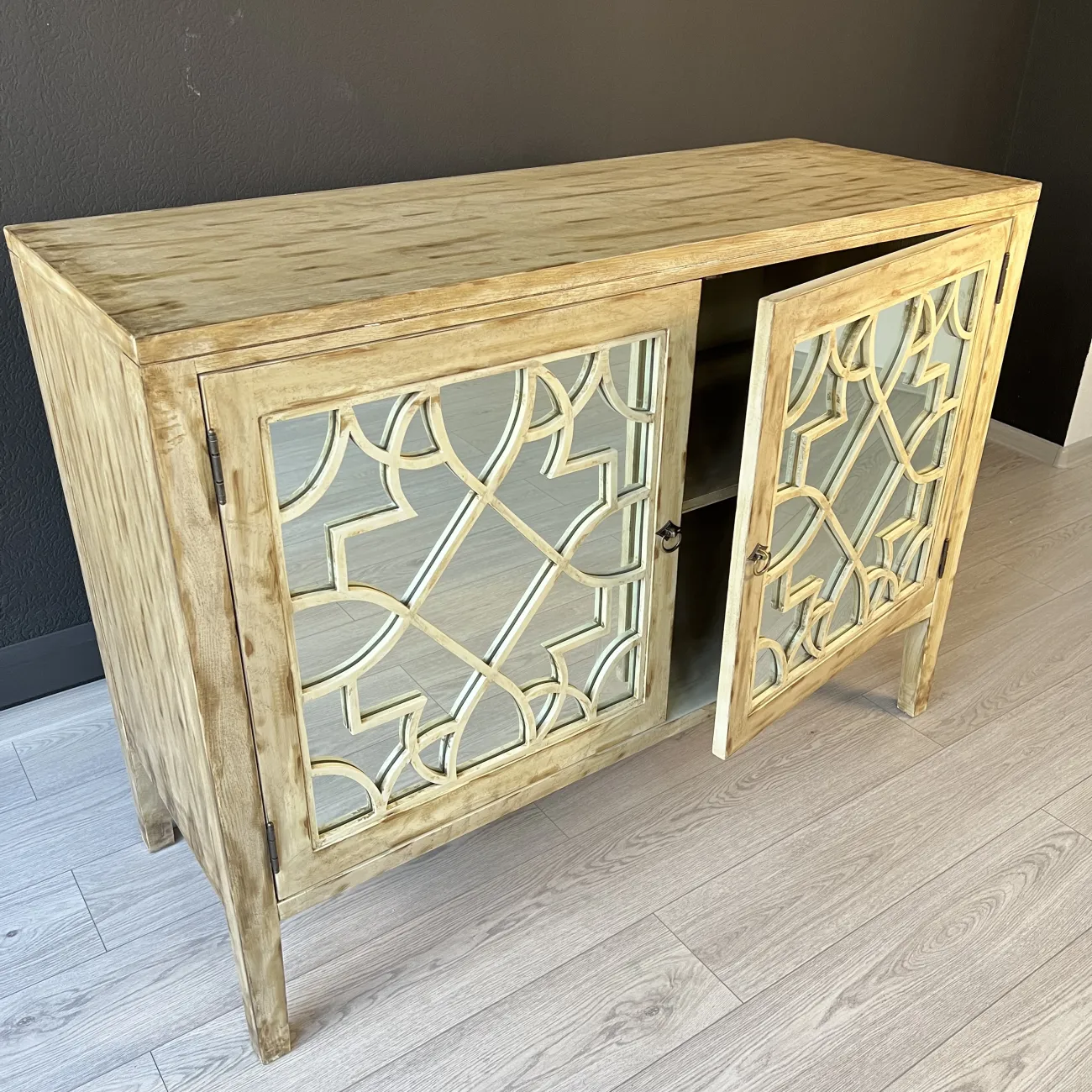 Аккуратный дизайнерский комод LaLume MB9750-1330