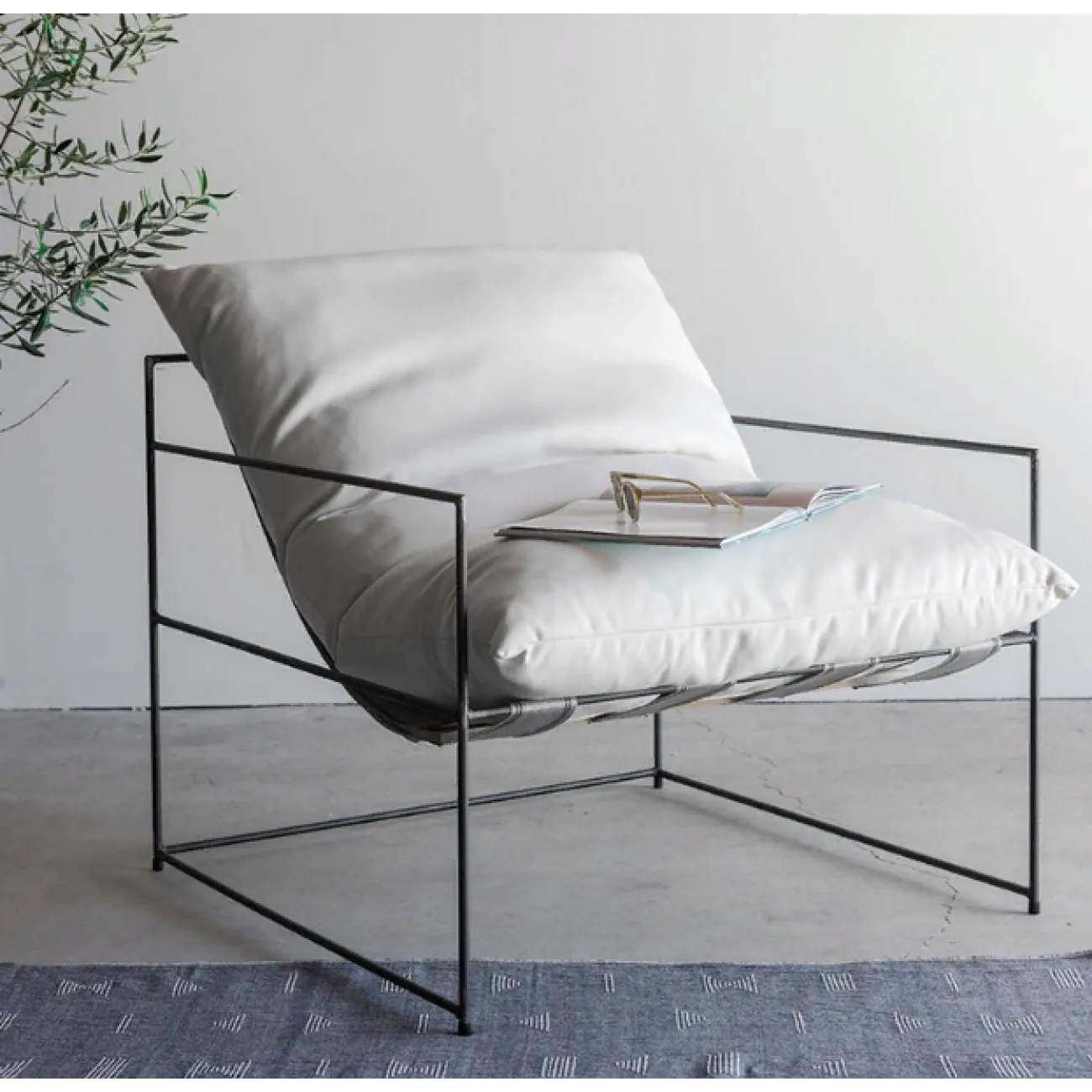 Кожаное стильное кресло Tinton Кожаное стильное кресло Tinton