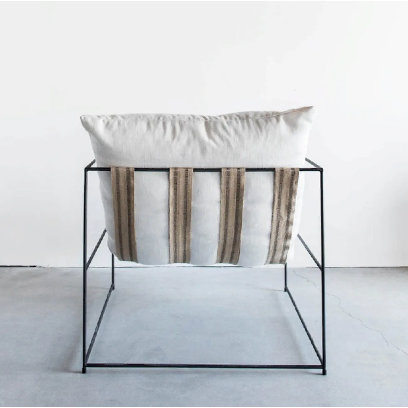 Кожаное стильное кресло Tinton Кожаное стильное кресло Tinton