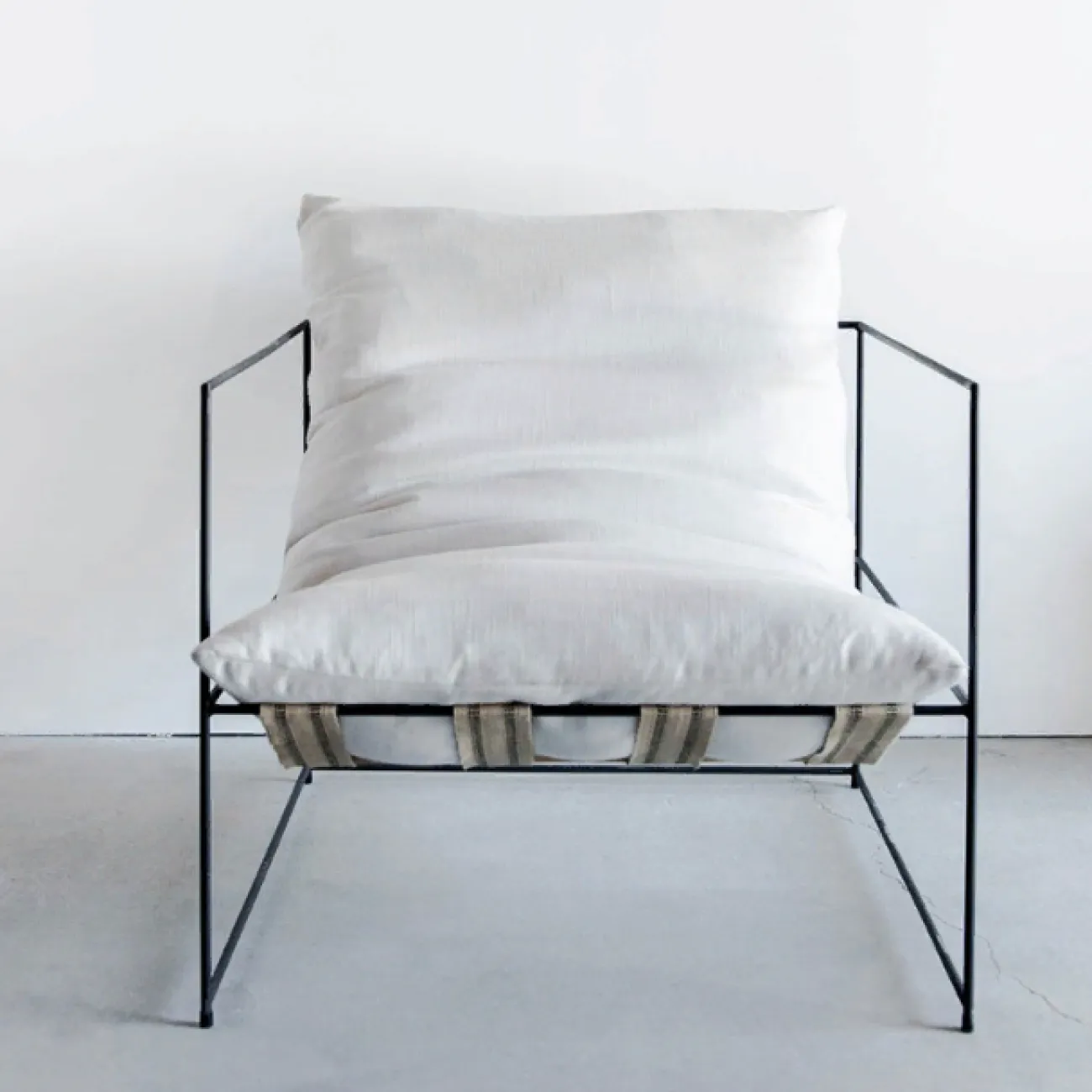 Кожаное стильное кресло Tinton Кожаное стильное кресло Tinton