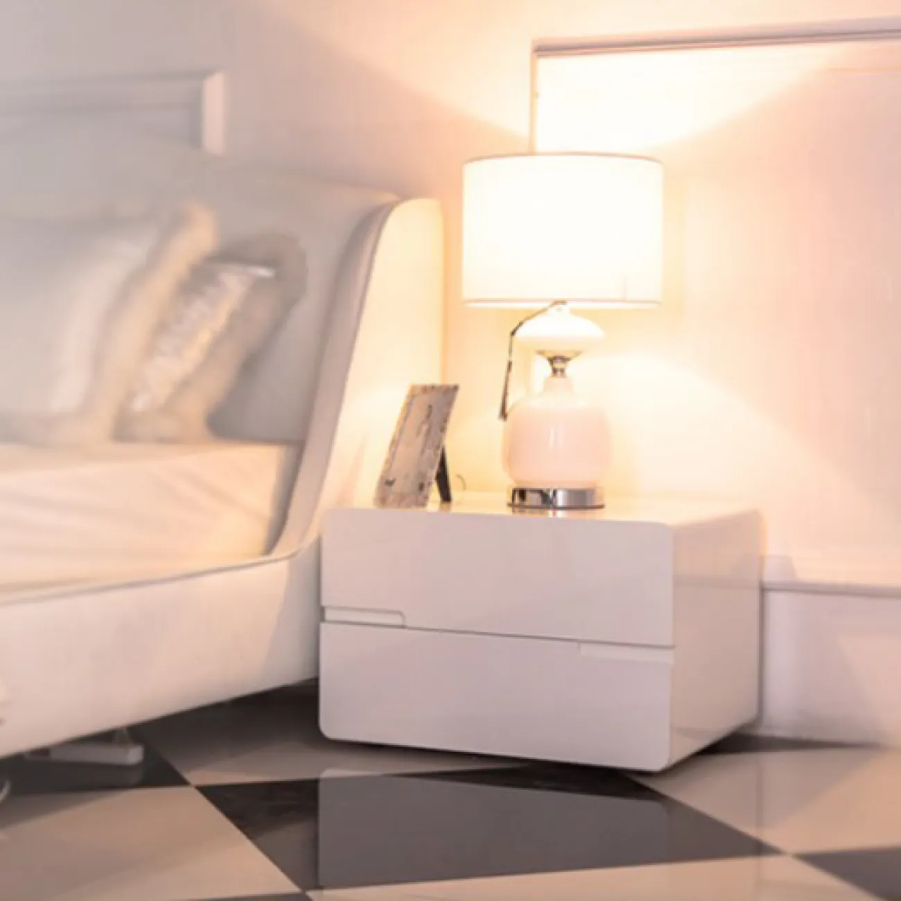 Минималистичная прикроватная тумба в Современном стиле LaLume AR21278-23