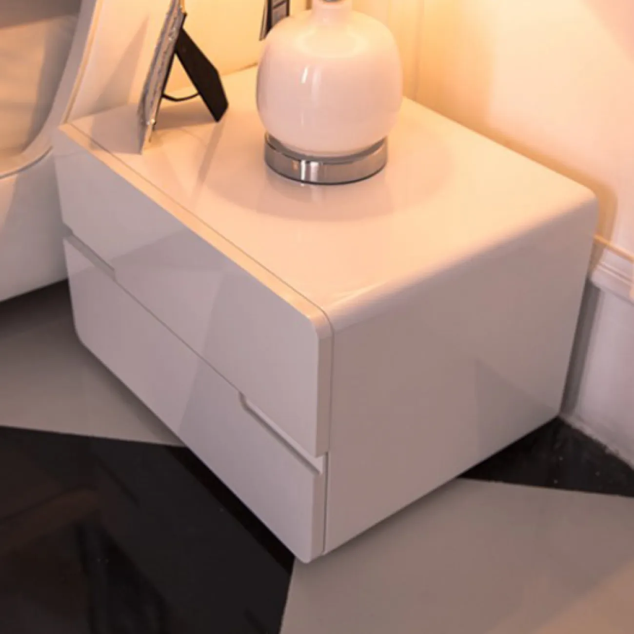 Минималистичная прикроватная тумба в Современном стиле LaLume AR21278-23