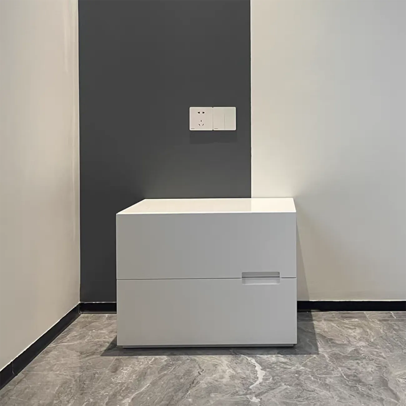 Необычная прикроватная тумба в Современном стиле LaLume AR21280-23