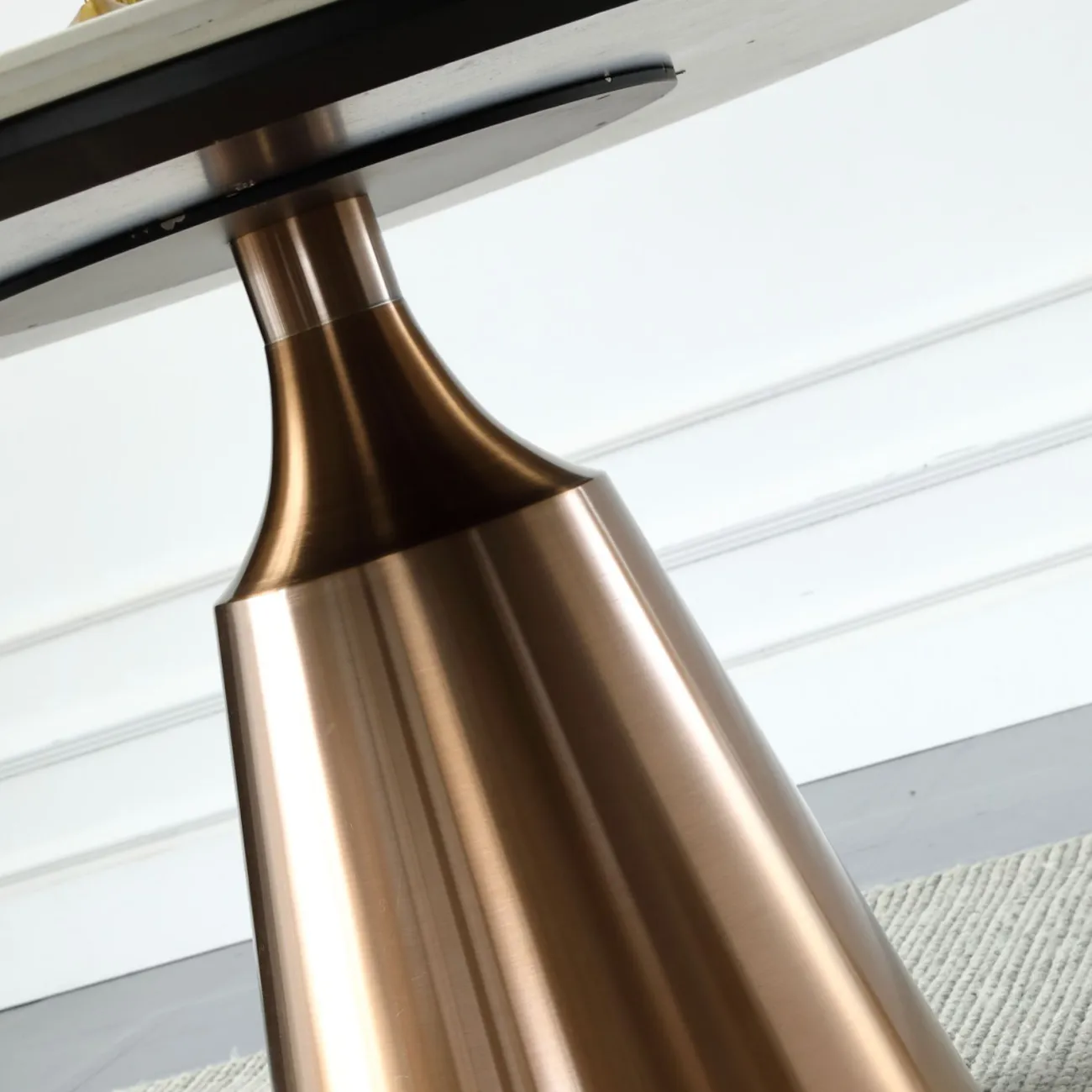 Креативный круглый обеденный стол в Скандинавском стиле LaLume AR21255-23 Креативный круглый обеденный стол в Скандинавском стиле LaLume AR21255-23