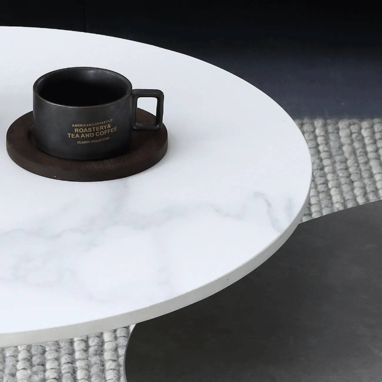 Минималистичный журнальный стол из мрамора в Итальянском стиле LaLume AR22314-23 Минималистичный журнальный стол из мрамора в Итальянском стиле LaLume AR22314-23