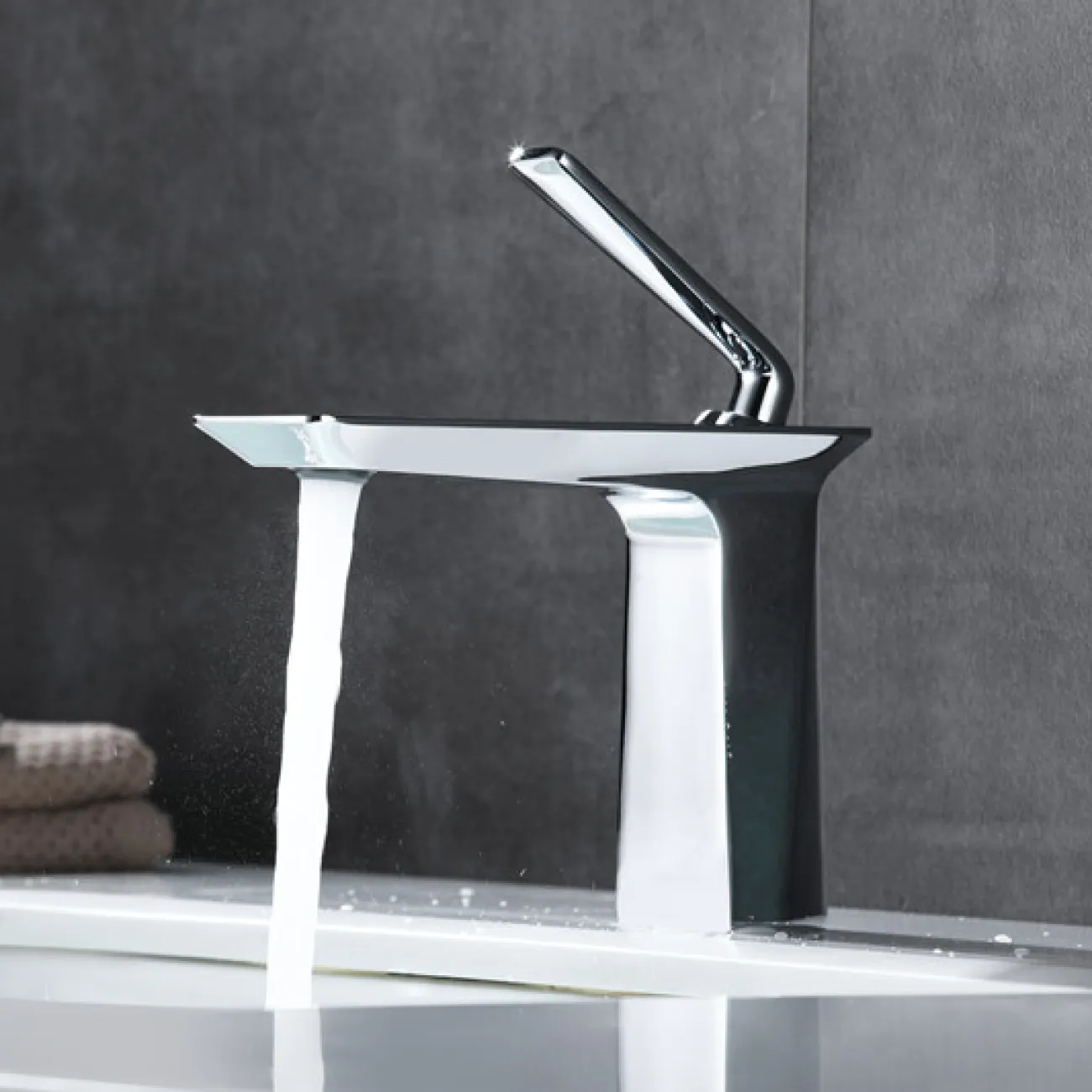 Современный латунный смеситель для ванной комнаты LaLume MB20513-23 Современный латунный смеситель для ванной комнаты LaLume MB20513-23