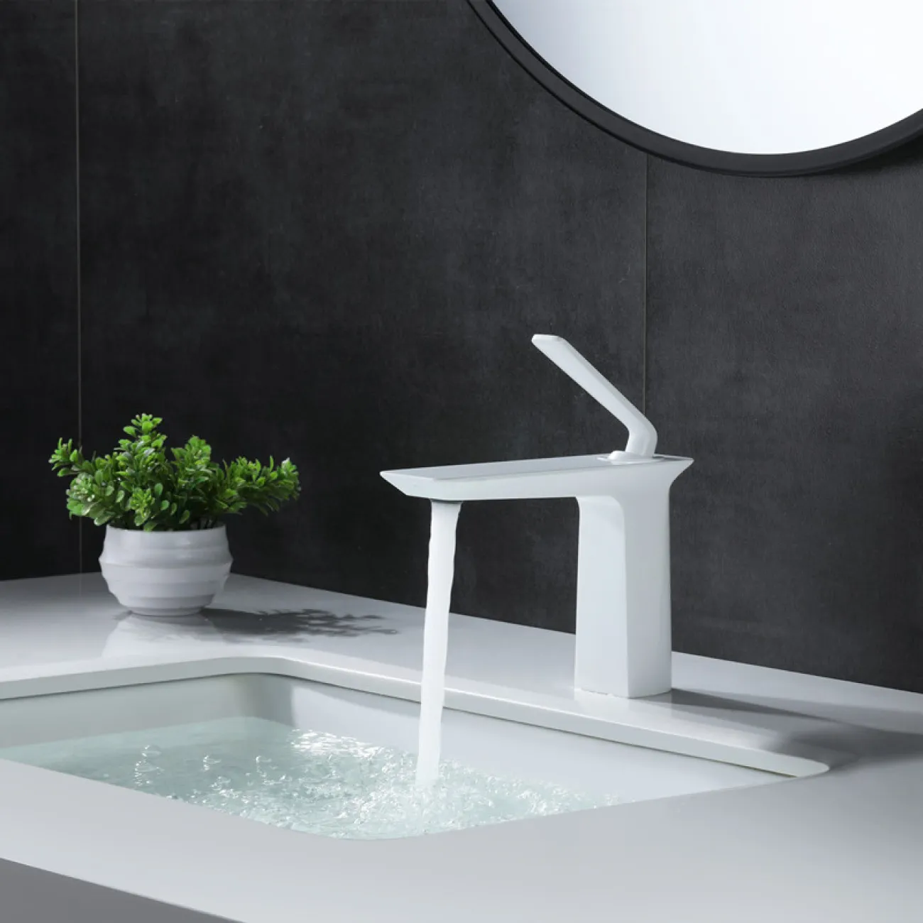 Современный латунный смеситель для ванной комнаты LaLume MB20513-23 Современный латунный смеситель для ванной комнаты LaLume MB20513-23