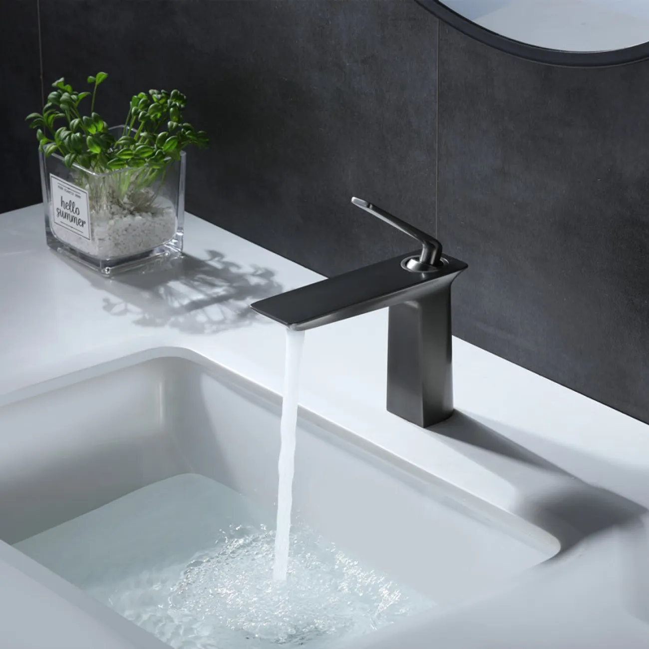 Современный латунный смеситель для ванной комнаты LaLume MB20513-23 Современный латунный смеситель для ванной комнаты LaLume MB20513-23