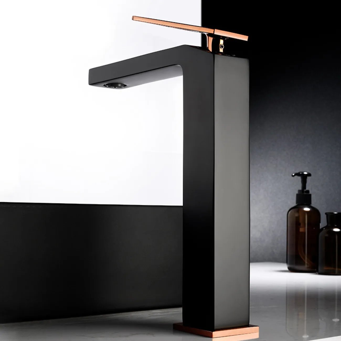 Современный латунный смеситель для ванной комнаты LaLume MB20516-23 Современный латунный смеситель для ванной комнаты LaLume MB20516-23