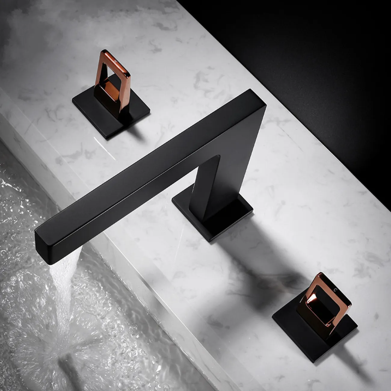 Современный латунный смеситель для ванной комнаты LaLume MB20516-23 Современный латунный смеситель для ванной комнаты LaLume MB20516-23