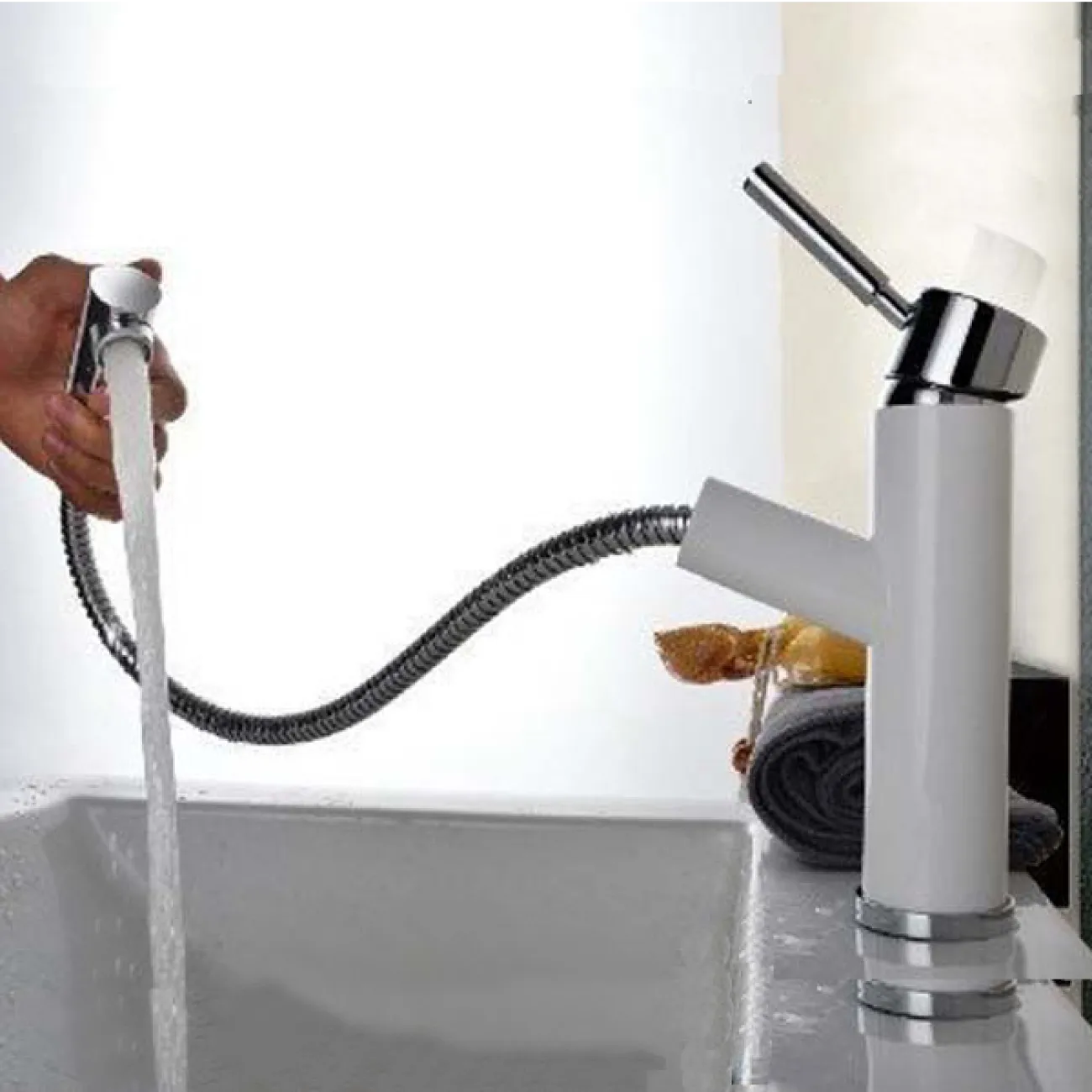 Современный латунный смеситель 360° для ванной комнаты LaLume MB20518-23 Современный латунный смеситель 360° для ванной комнаты LaLume MB20518-23