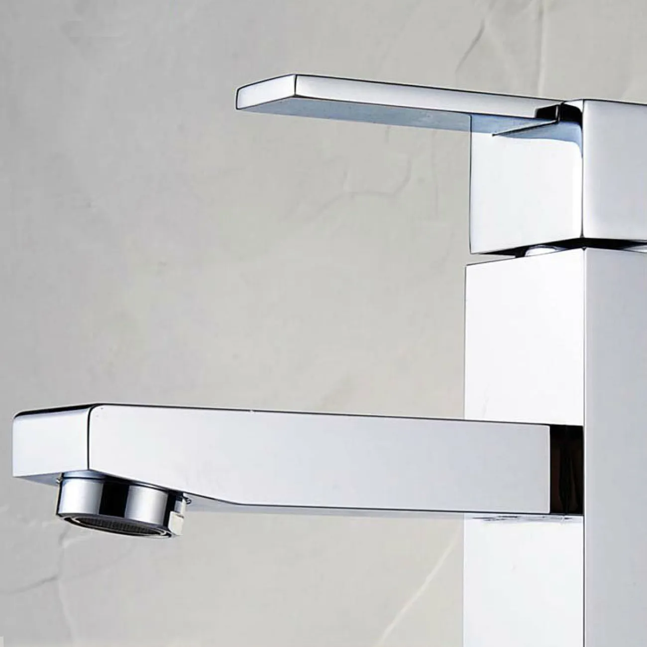 Современный латунный смеситель для ванной комнаты LaLume MB20520-23 Современный латунный смеситель для ванной комнаты LaLume MB20520-23