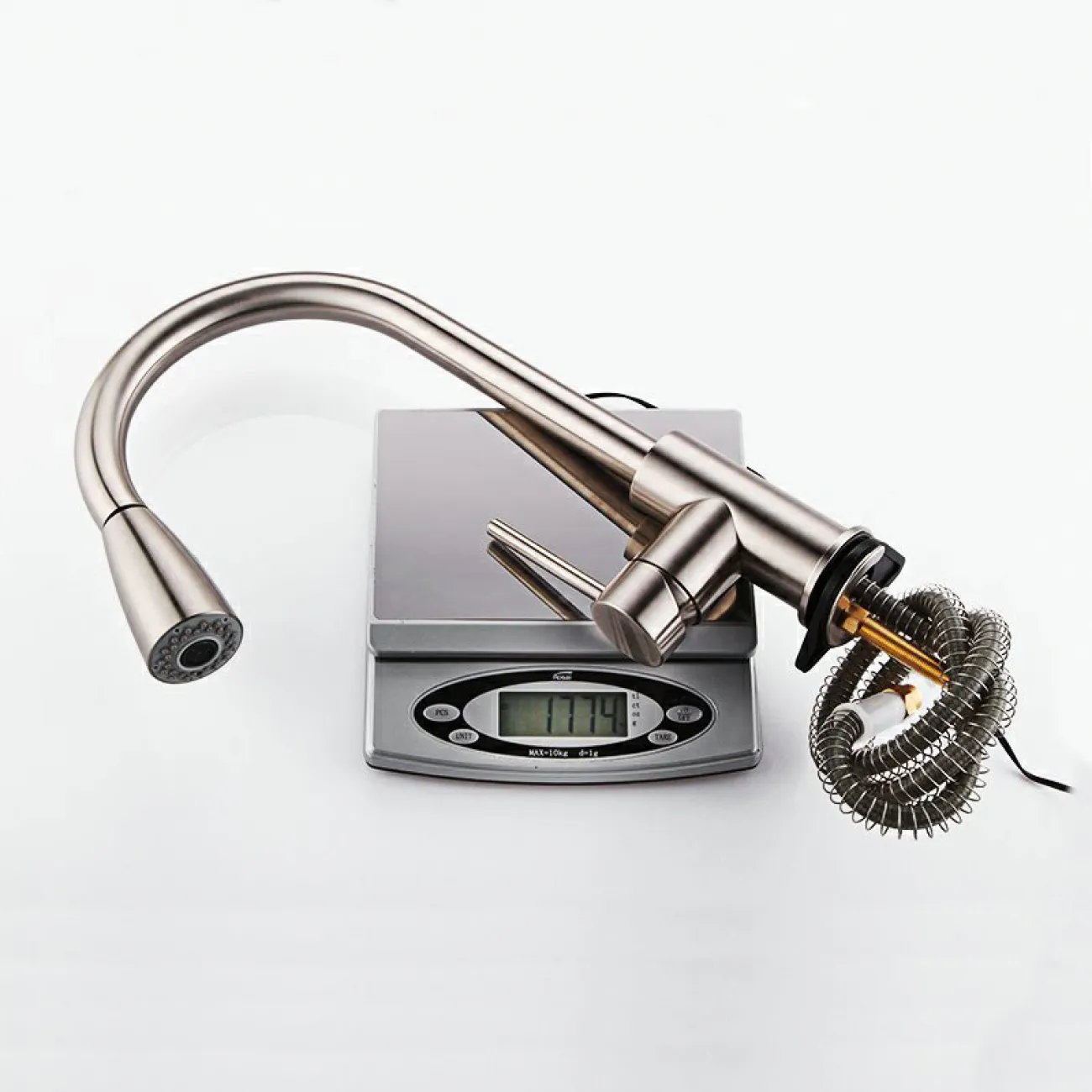 Телескопический латунный смеситель для кухни LaLume MB20522-23