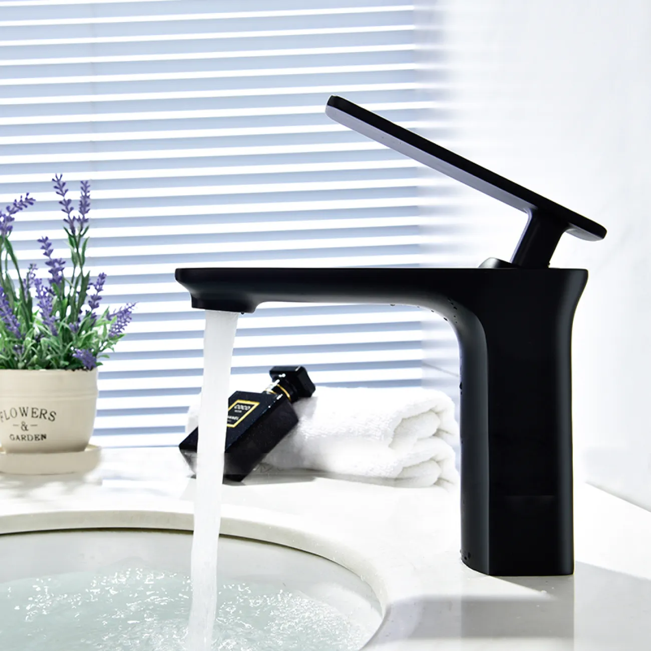 Современный латунный смеситель для ванной комнаты LaLume MB20523-23 Современный латунный смеситель для ванной комнаты LaLume MB20523-23