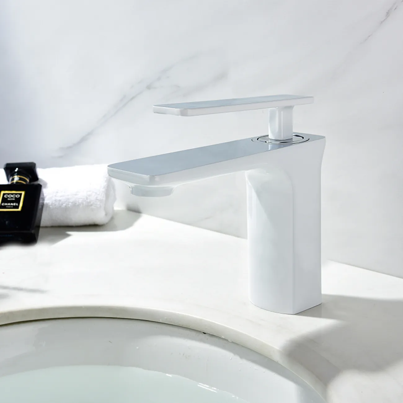 Современный латунный смеситель для ванной комнаты LaLume MB20523-23 Современный латунный смеситель для ванной комнаты LaLume MB20523-23