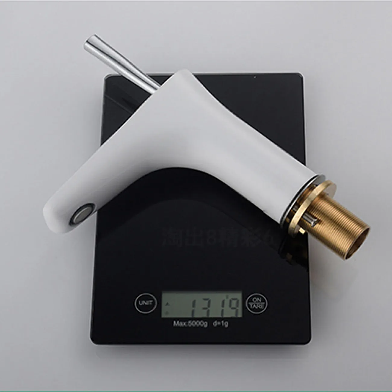 Современный латунный смеситель для ванной комнаты LaLume MB20526-23 Современный латунный смеситель для ванной комнаты LaLume MB20526-23