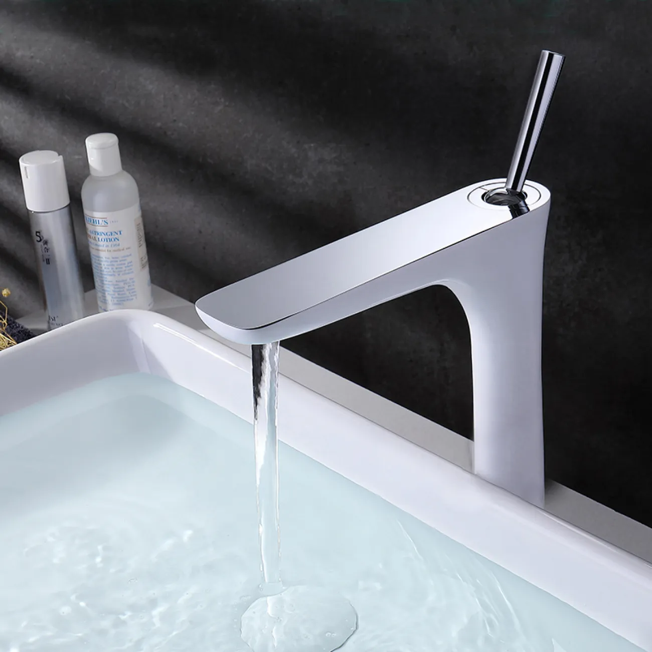 Современный латунный смеситель для ванной комнаты LaLume MB20526-23 Современный латунный смеситель для ванной комнаты LaLume MB20526-23