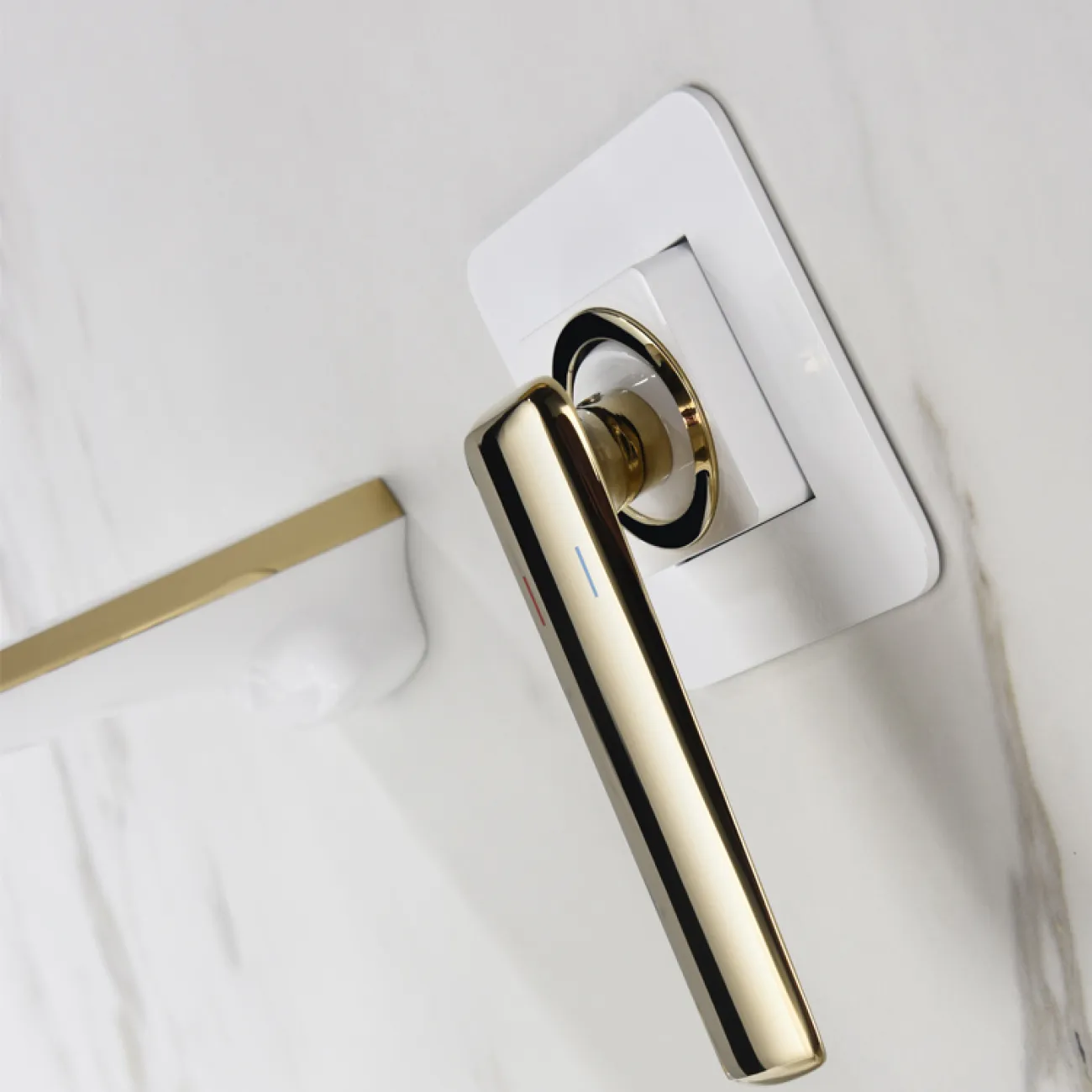 Современный латунный смеситель для ванной комнаты LaLume MB20530-23 Современный латунный смеситель для ванной комнаты LaLume MB20530-23