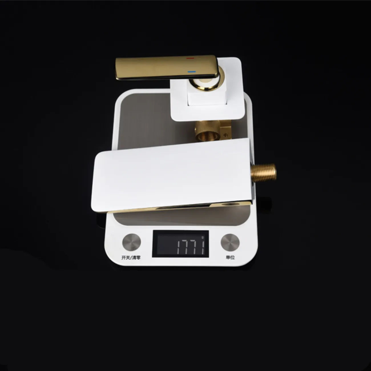 Современный латунный смеситель для ванной комнаты LaLume MB20530-23 Современный латунный смеситель для ванной комнаты LaLume MB20530-23