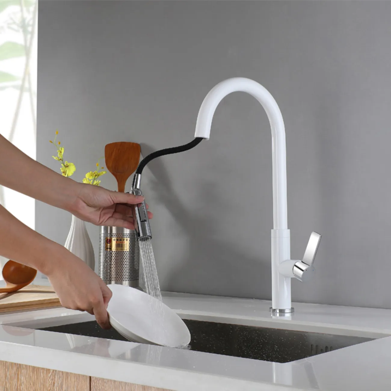 Выдвижной латунный смеситель для кухни LaLume MB20544-23