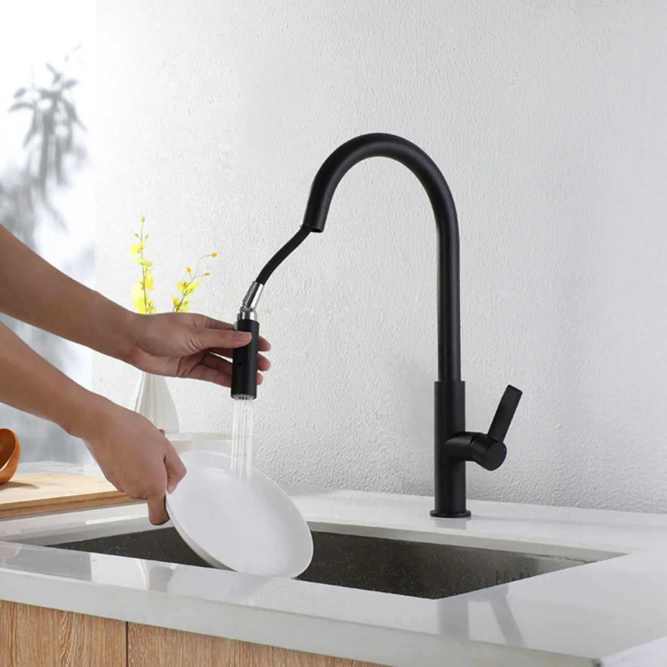 Выдвижной латунный смеситель для кухни LaLume MB20544-23