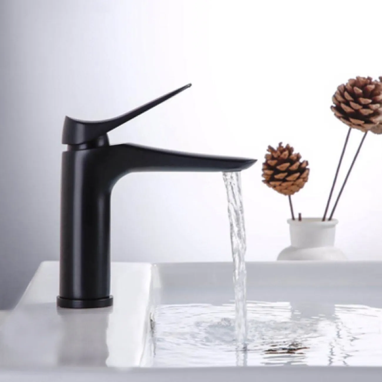 Современный латунный смеситель для ванной комнаты LaLume MB20501-23 Современный латунный смеситель для ванной комнаты LaLume MB20501-23