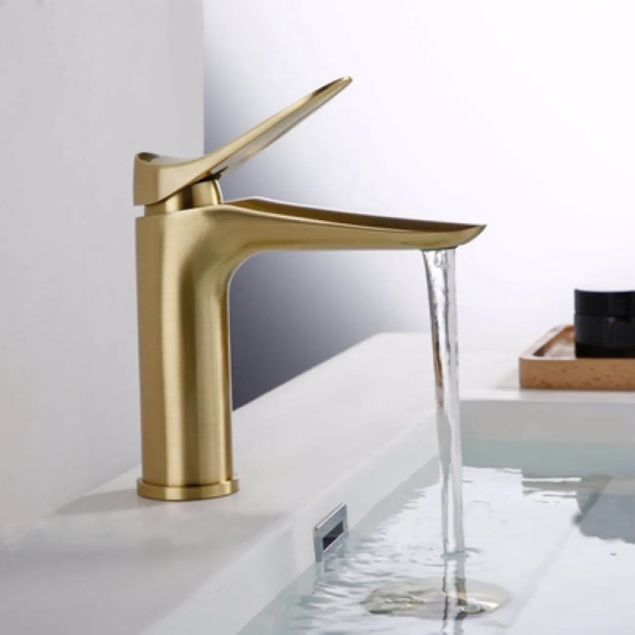 Современный латунный смеситель для ванной комнаты LaLume MB20501-23 Современный латунный смеситель для ванной комнаты LaLume MB20501-23