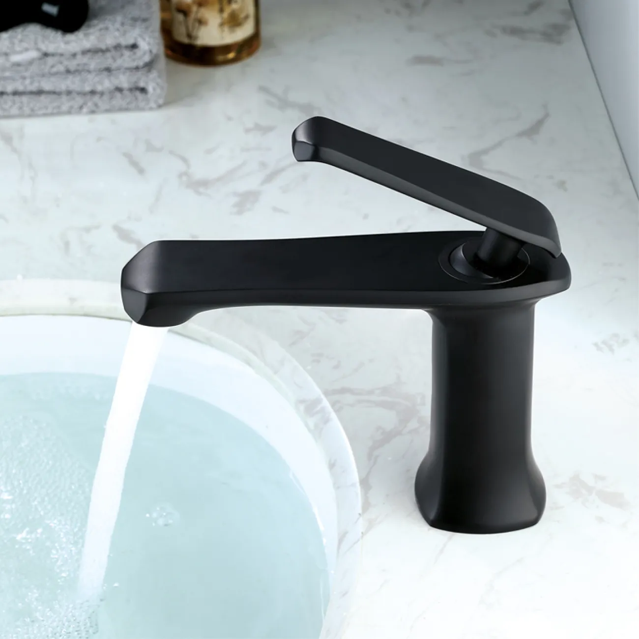 Современный латунный смеситель для ванной комнаты LaLume MB20501-23 Современный латунный смеситель для ванной комнаты LaLume MB20501-23